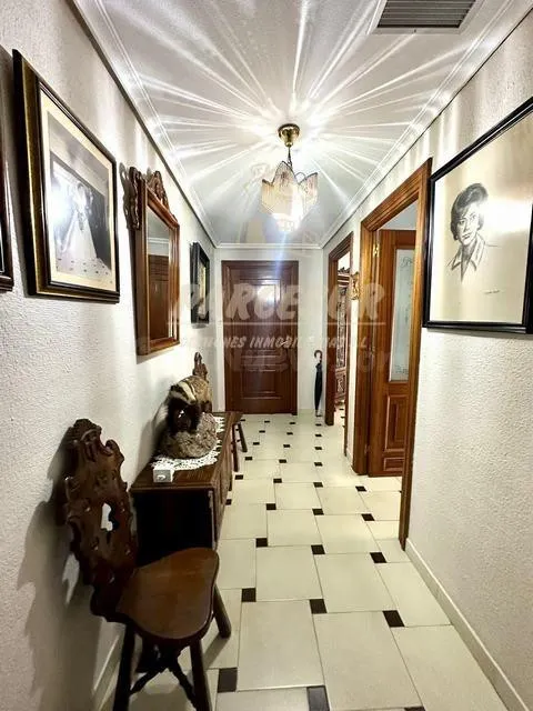 EDIFICIO CON VIVIENDAS Y ESPACIO PARA ALMACEN O APARTAMENTOS - foto 5