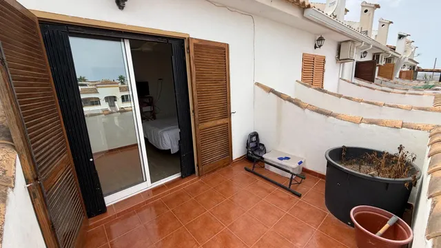 Adosado con terraza y sótano — 17