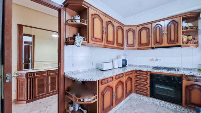 PISO AMUEBLADO DE 4 DORMITORIOS 2 BAÑOS EN ALQUILER EN VALDE - foto 4