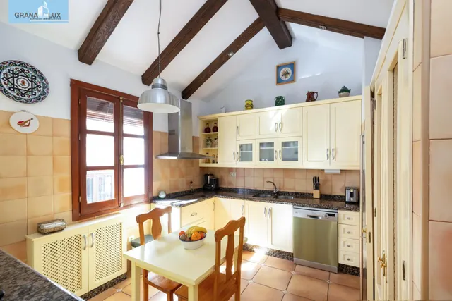 GRAN CASA EN ALBAICÍN BAJO. — 36