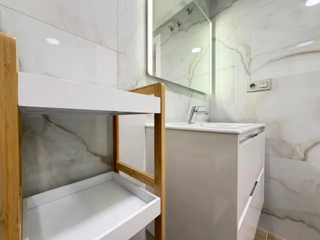 Apartamento totalmente reformado cerca de parque de las naciones con 2 dorm. 1 baño. con piscina. superficie 70 m2. — 21