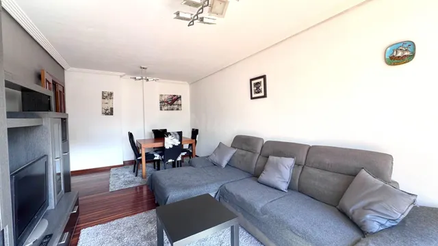 ¡Espectacular bajo amueblado con terraza de 70 m2 y orientac - foto 4