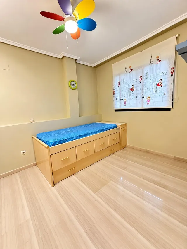 Chalet pareado de 5 habitaciones con jardín, piscina y terrazas en Paterna — 9