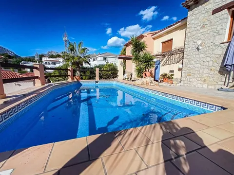 Villa 3 habitaciones 246m² en venta - Colonia Escandinavia-Cautivador