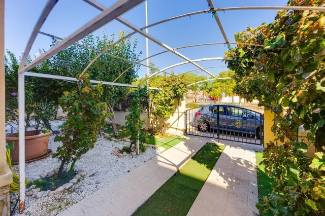 Bungalow en planta baja con amplio jardín privado y aparcamiento en Cabo Roig — 10