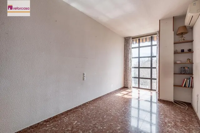 Piso con vistas a Sierra Nevada en Paseo del Salón. — 17