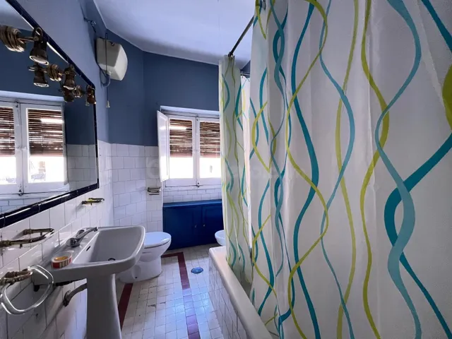 Estupendo piso de 4 habitaciones a reformar en el centro - foto 2