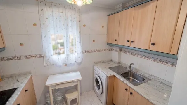 Apartamento de 2 dormitorios con ascensor y piscina comunitaria en Torrevieja | Inversión y calidad de vida en la Costa Blanca — 10