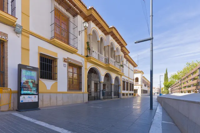 Piso en el centro de Armilla con patio privado de 66m - foto 2