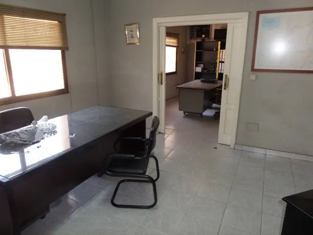 LOCAL COMERCIAL DE MAS DE 300 M2 — 10