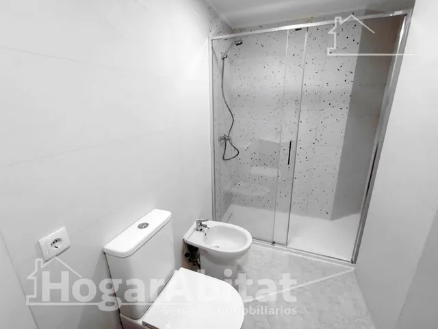 Amplitud y confort a estrenar en este luminoso piso reformado con balcón y ascensor — 26