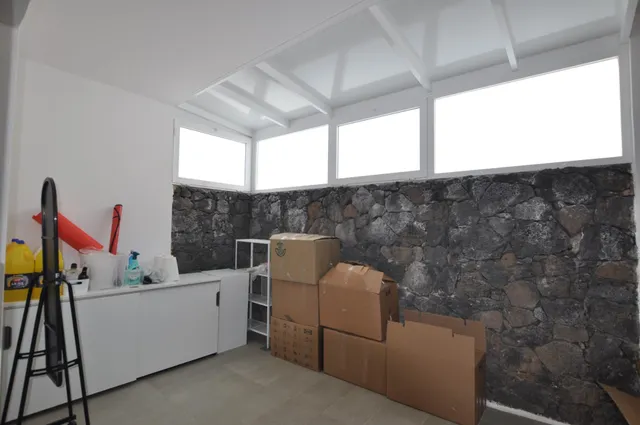 Casa semiadosada en esquina con vistas a los volcanes en Yaiza — 15