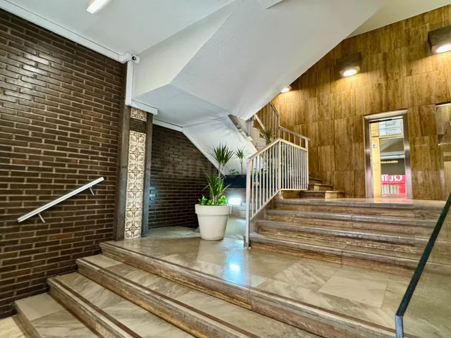 Piso de 4 dormitorios en venta en Gran Vía - foto 4