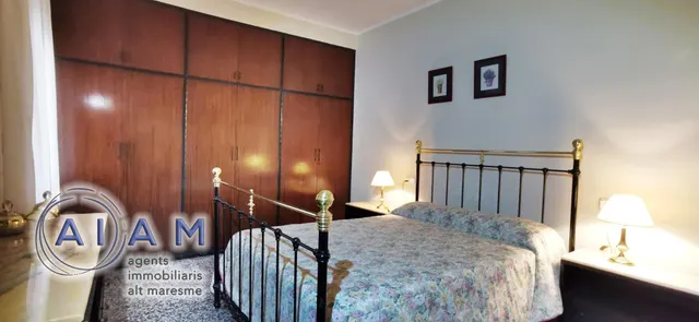Edifidio con local y vivienda dúplex en carrer Església — 12