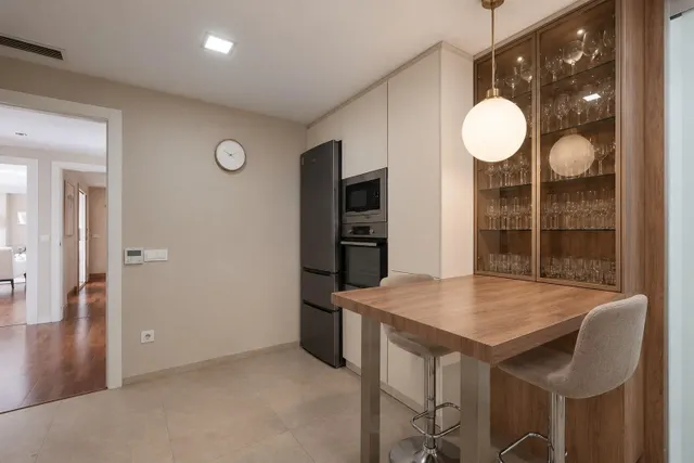 La luz también se vive fuera: tres dormitorios y una gran terraza en Pla del Real — 18