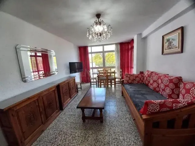 Amplio Piso en Benalmádena con Vistas y Excelentes Amenidade - foto 4