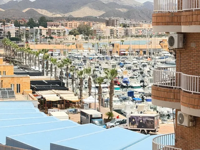 APARTAMENTO CON GRAN TERRAZA A UN PASO DEL MAR – PUERTO MAZA - foto 4