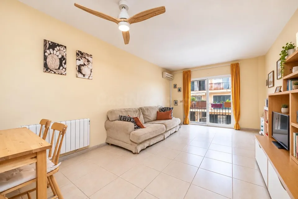 Amplio piso de 2 dormitorios y 2 baños con parking en Campos