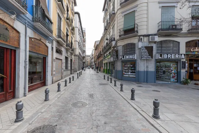 Oportunidad única en pleno corazón de Granada: luminosidad, ubicación y un enorme potencial de transformación — 45