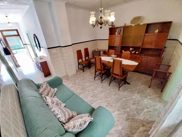 Céntrica casa unifamiliar parcialmente reformada en Guardamar — 3