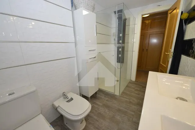 Espectacular villa en urbanización vigilada — 35
