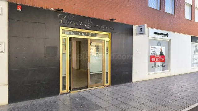 ALQUILER LOCAL COMERCIAL 57 m2 - CARRERA DEL PERÚ - ALMERÍA.