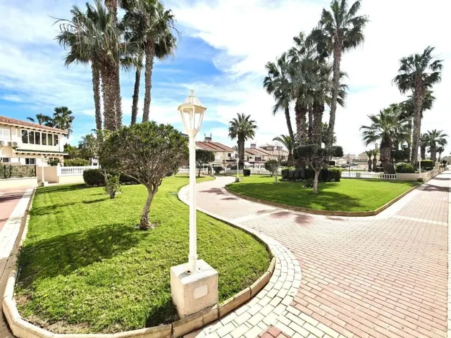 Adosado 2 habitaciones 63m² en venta - Punta Prima - foto 2