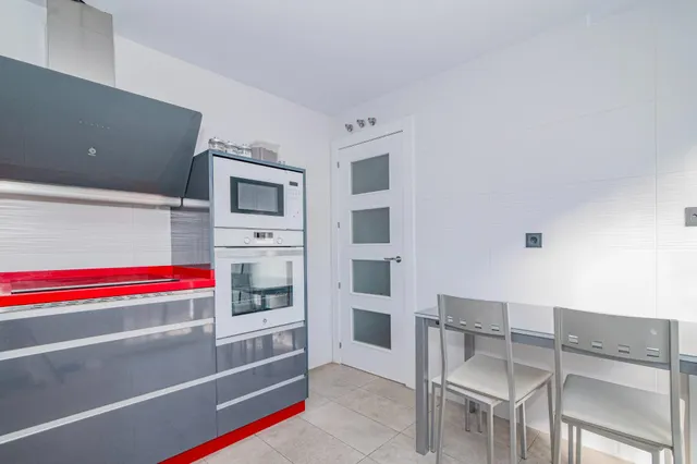 Hijar, Calle Altamira, 3 dormitorios, baño y aseo. — 18