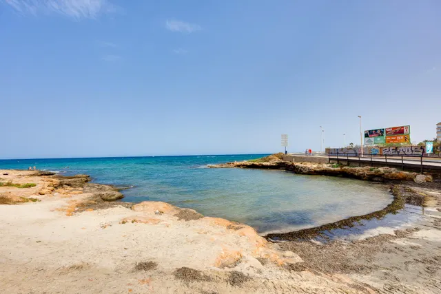 Apartamento de dos dormitorios, en primera línea, con fantásticas vistas al mar — 28