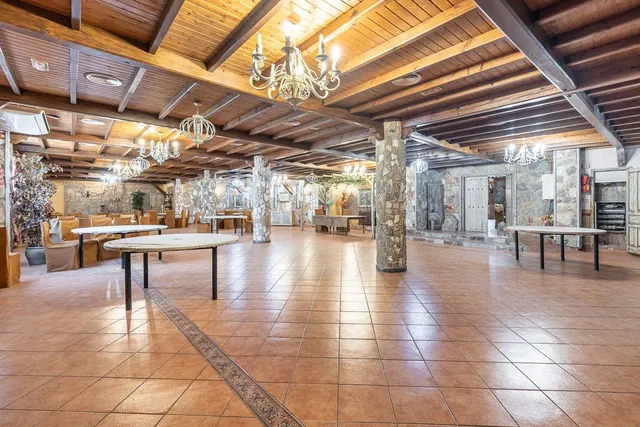 EN VENTA HOTEL Y RESTAURANTE LOS PINILLOS — 17