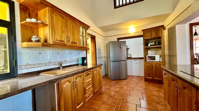 Chalet independiente con 5.318 m2 de parcela y vistas al mar en Candelaria — 15