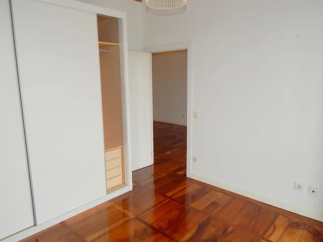 ETXEA vende piso en la Plaza de Castillo, 3 dormitorios, 2 baños, ascensor, 2ª altura — 10