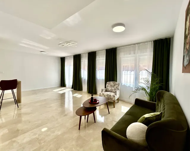 Planta baja 1 habitación 84m² en venta - Altozano — 47