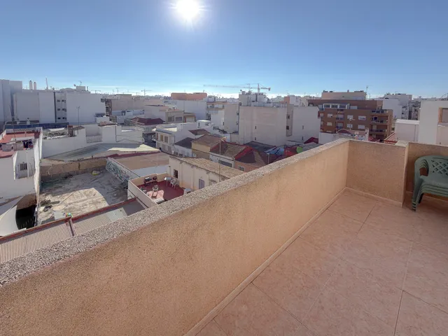 Oportunidad! Luminoso y encantador Ático con amplia terraza y excelentes vistas despejadas + Garaje cerrado incluido en el precio + Piscina comunitaria — 2