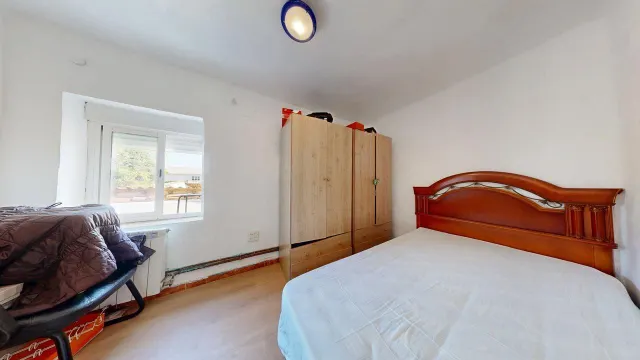 CASA UNIFAMILIAR de 170m2 útiles sobre parcela de 265m2. Distribuido en sótano con bodega, salón, cocina, dos baños, cuatro habitaciones y buhardilla diáfana — 19