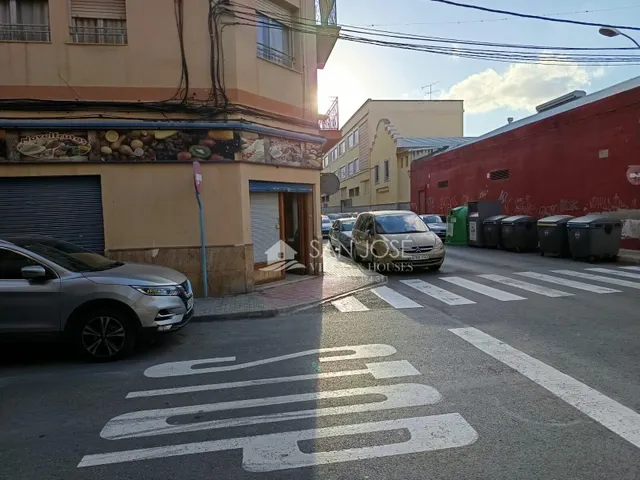 SE VENDE LOCAL COMERCIAL CON POSIBILIDAD DE CAMBIO DE USO — 5