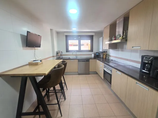 Chalet de esquina en zona hospital — 16