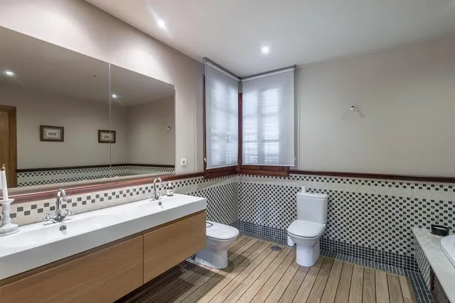 INCREÍBLE CHALET INDEPENDIENTE EN ZONA PRIVILEGIADA — 23