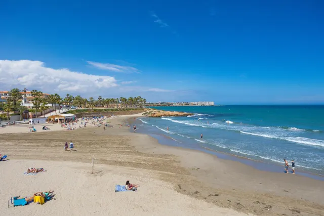 Bungalow de dos dormitorios y piscina comunitaria en Orihuela Costa — 39