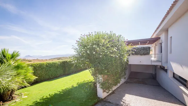 Exclusiva casa de lujo con piscina privada en un entorno tranquilo y selecto — 19
