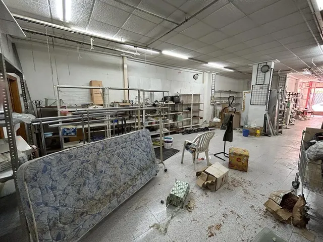 Oportunidad Única: Alquila un Espacioso Local en Murcia con  - foto 3