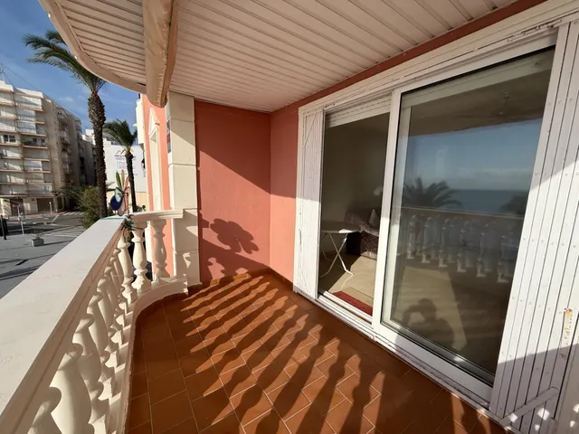APARTAMENTO DE 3 DORMITORIOS Y 2 BAÑOS EN 1ª LÍNEA DE LA PLA - foto 5