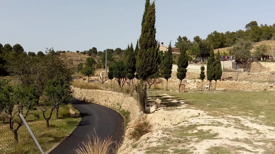 terreno urbanizable con luz y agua