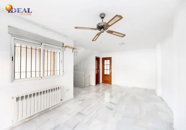 Vive en el corazón de Armilla: 4 dormitorios, patio, terraza y garaje — 5