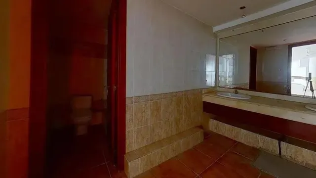 LOCAL EN VENTA EN EL PRAT DE LLOBREGAT (Barcelona). — 39