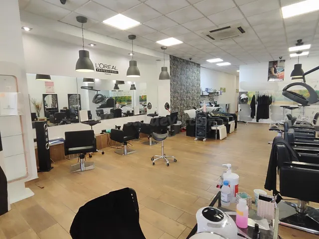 Excelente local reformado en venta — 4