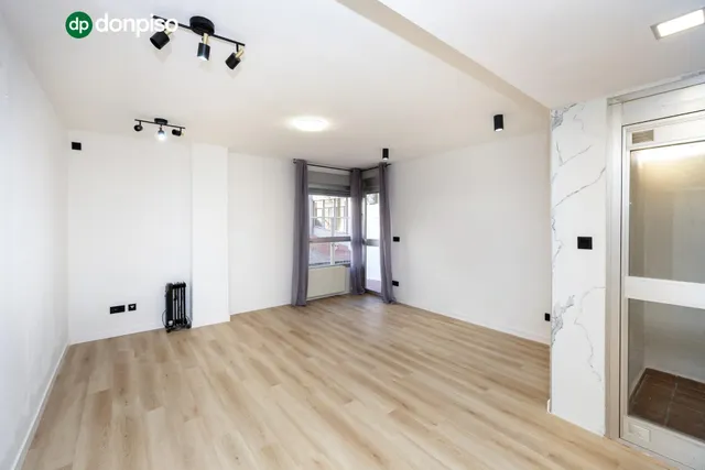 Planta baja con terraza privada, 3 dormitorios, 2 baños y garaje — 8