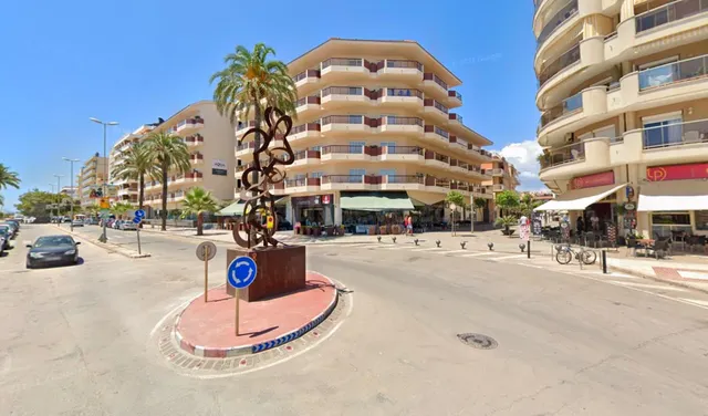 PISO CÉNTRICO EN PINEDA DE MAR CON EXCELENTE DISTRIBUCIÓN Y  - foto 2