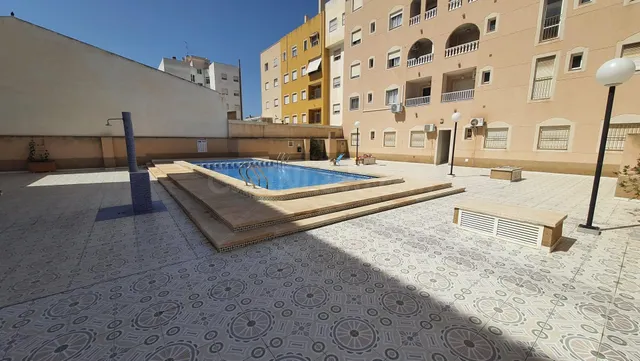 OPORTUNIDAD!!! ATICO EN EL CENTRO DE TORREVIEJA CON PISCINA 