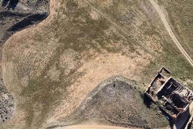 TERRENO CON EDIFICACIÓN A LA VENTA - foto 3